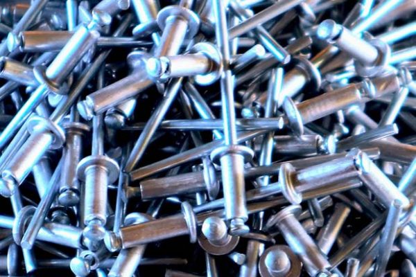 utilizzo_rivetti_metallo_2 rivetti per metallo